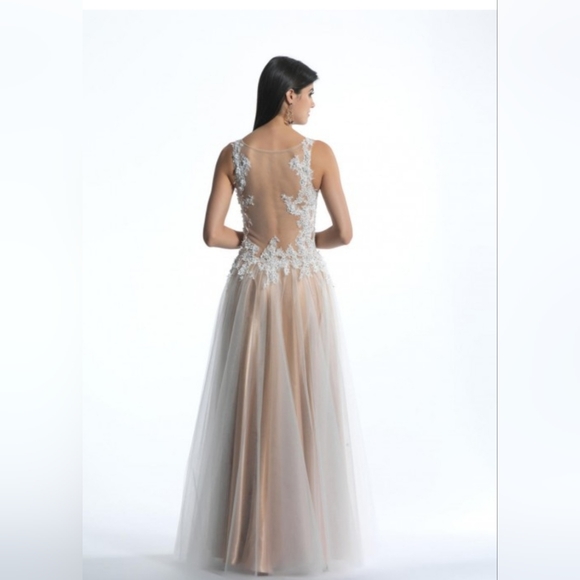 Dave & Johnny Dresses & Skirts - Elegant Nude Lace Evening Gown